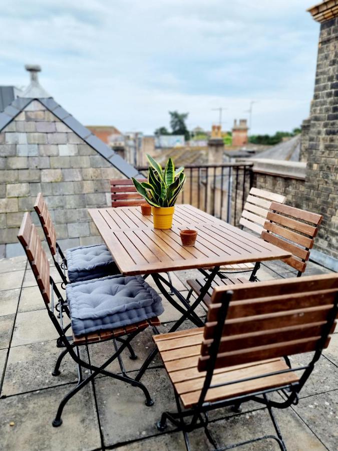 Cityscape Haven: 1 Bedroom Apartment With Terrace And City View 본머스 외부 사진